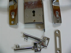 Mobella M/S Slim swing door latch- Keylocking
