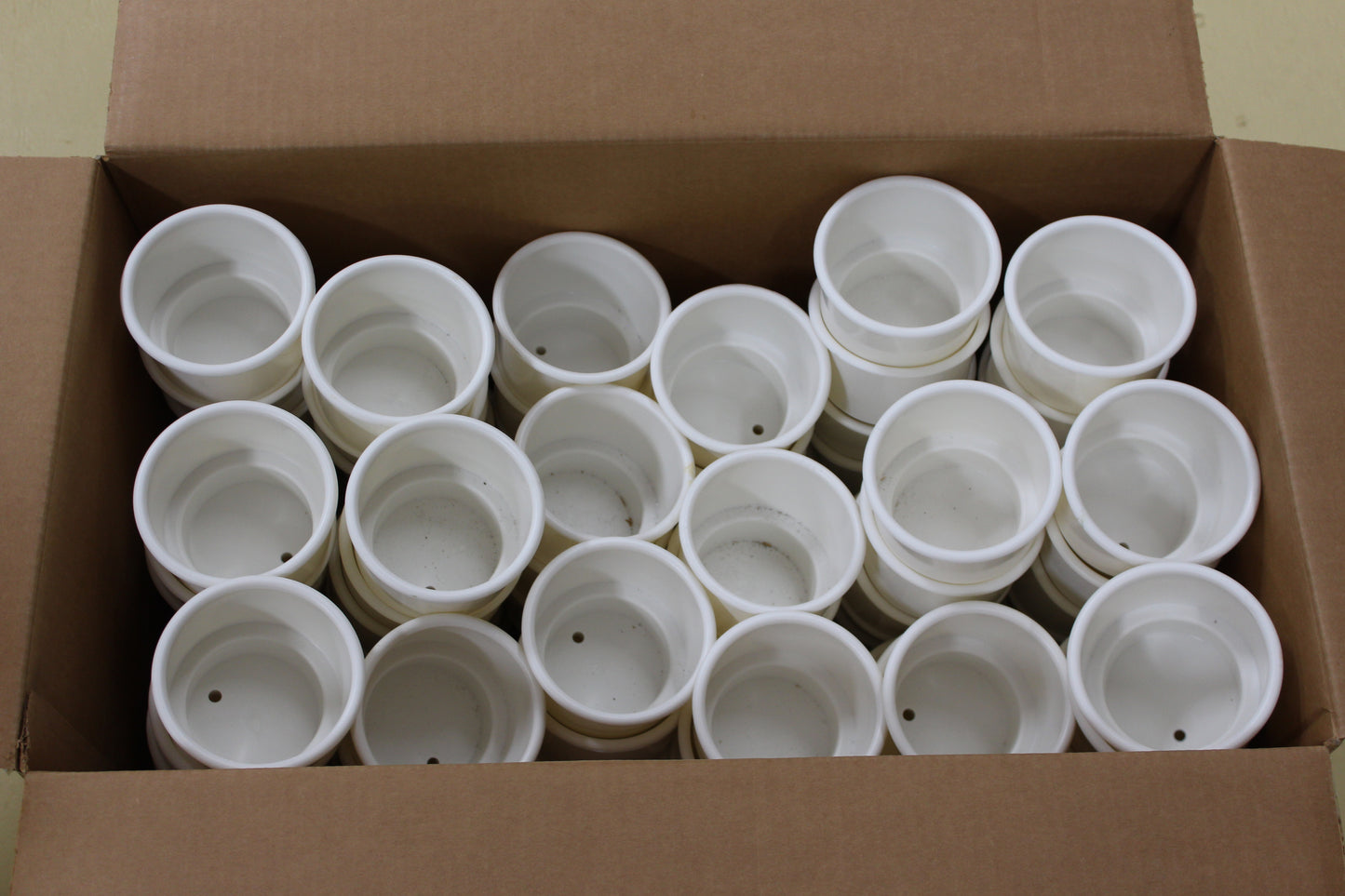 CUP HOLDERS PACK OF 20 OFF WHITE